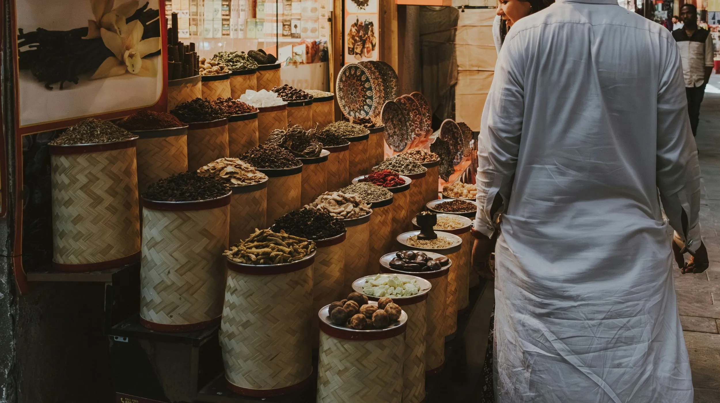 dubai market by night