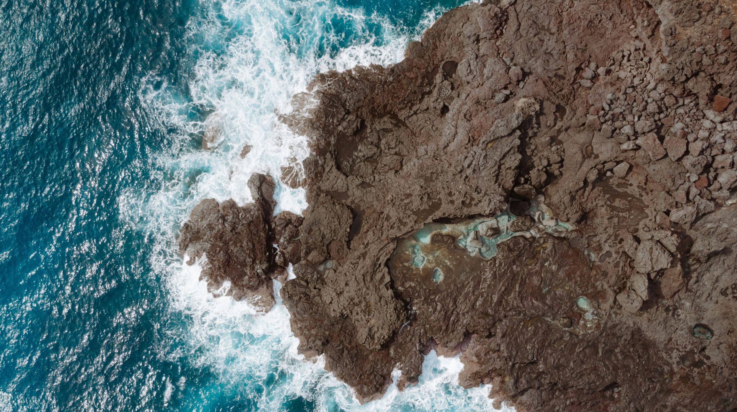 falaise donnant sur l'océan 
