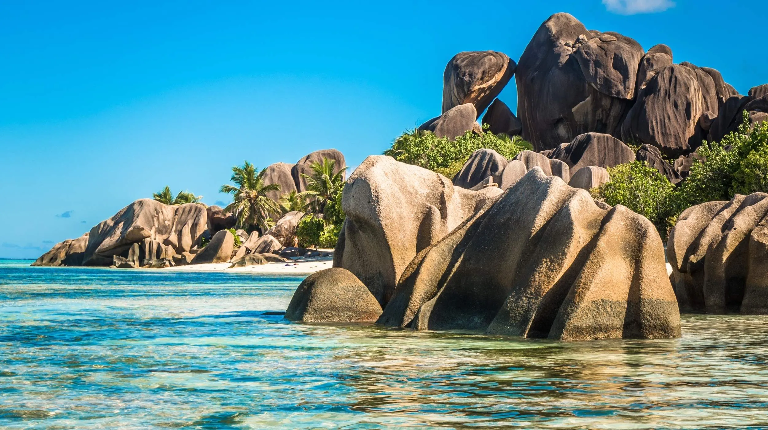 plage de la digue aux seychelles