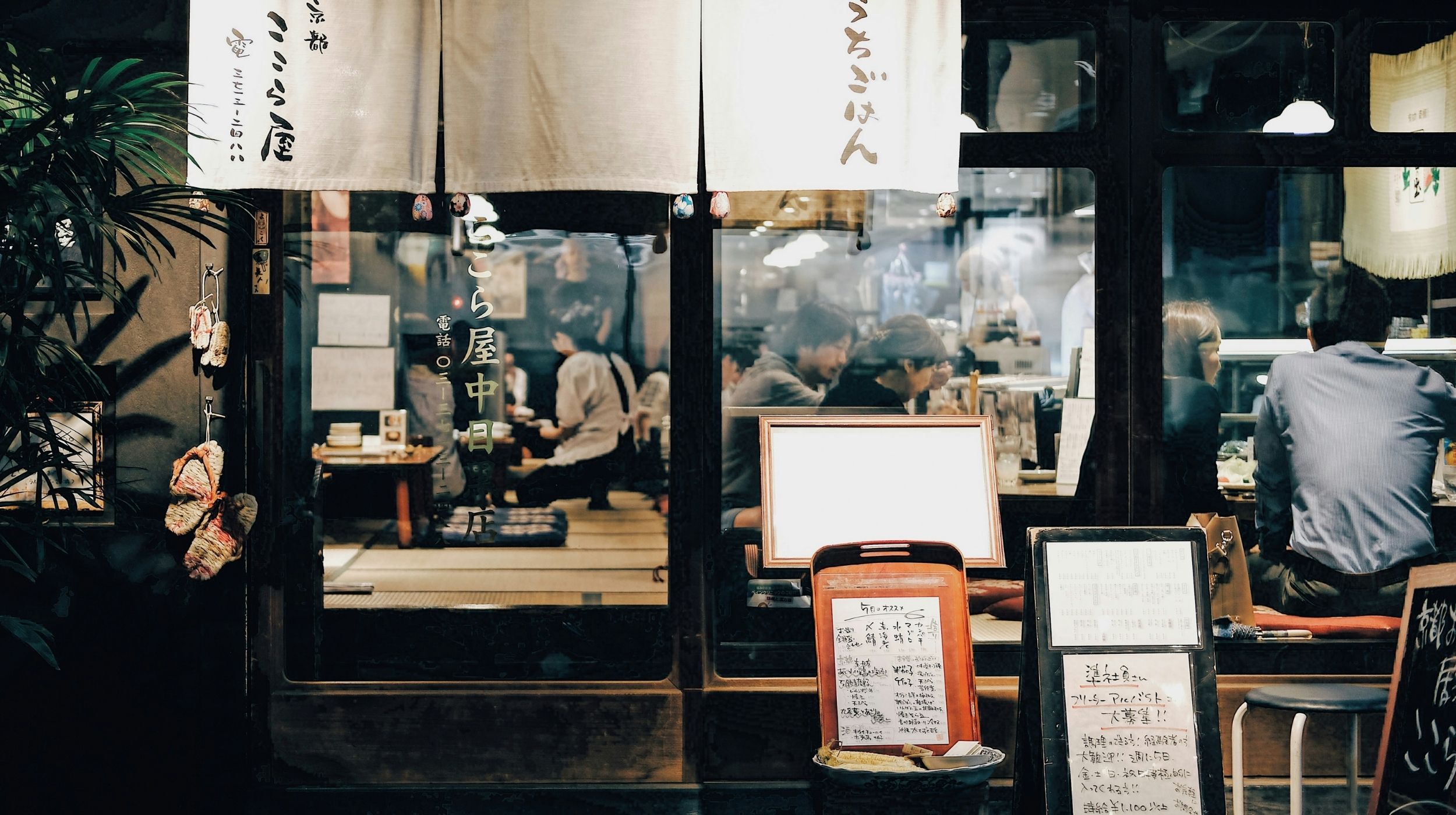 restaurant japonais le soir vue de l exterieure
